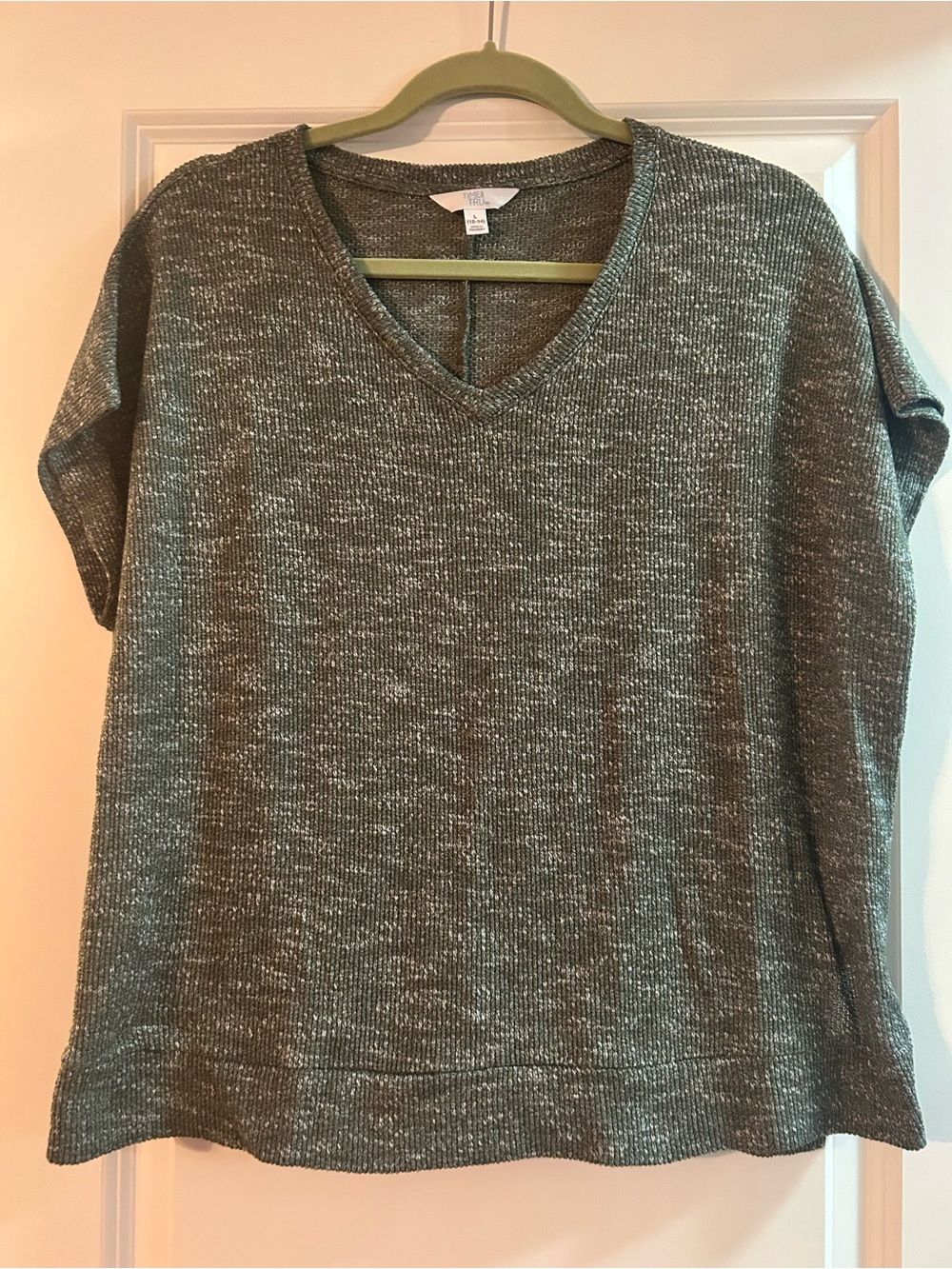Women's Casual Pull Over Top in Green & White. 
Size L